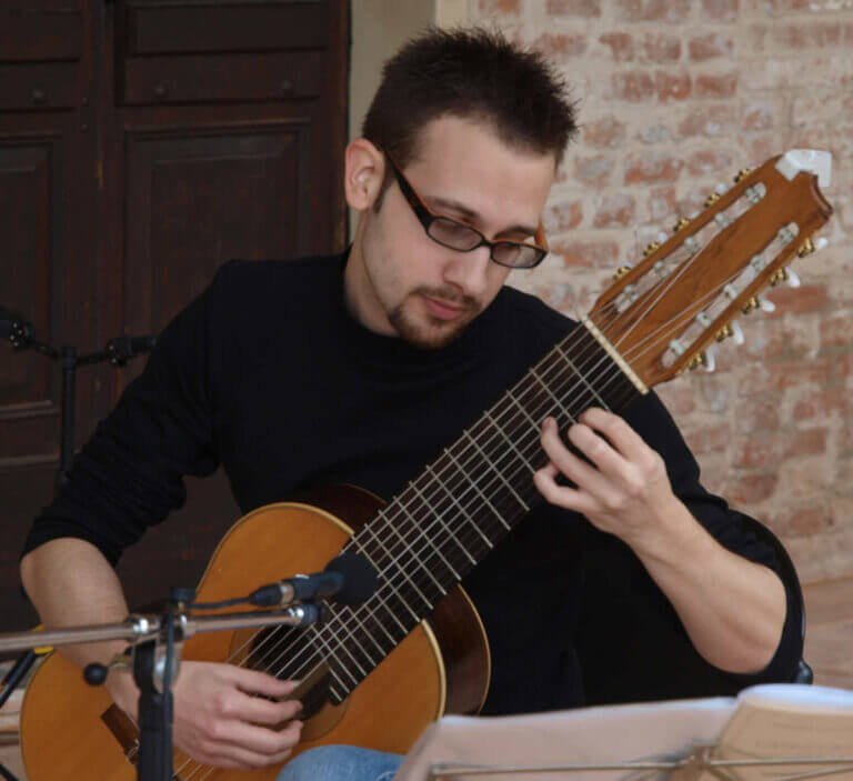 Federico Nigrelli nella sua esibizione citaristica al Sanbenedettofestival 2008